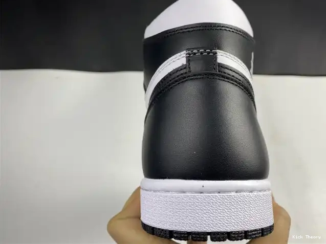 Kicked Out Shoe Store (2014) 555088-010 Jordan Black 1 Retro White Air 0612